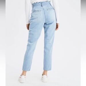American Eagle Highest Waist Mom Jean in blue Heaven Size 4